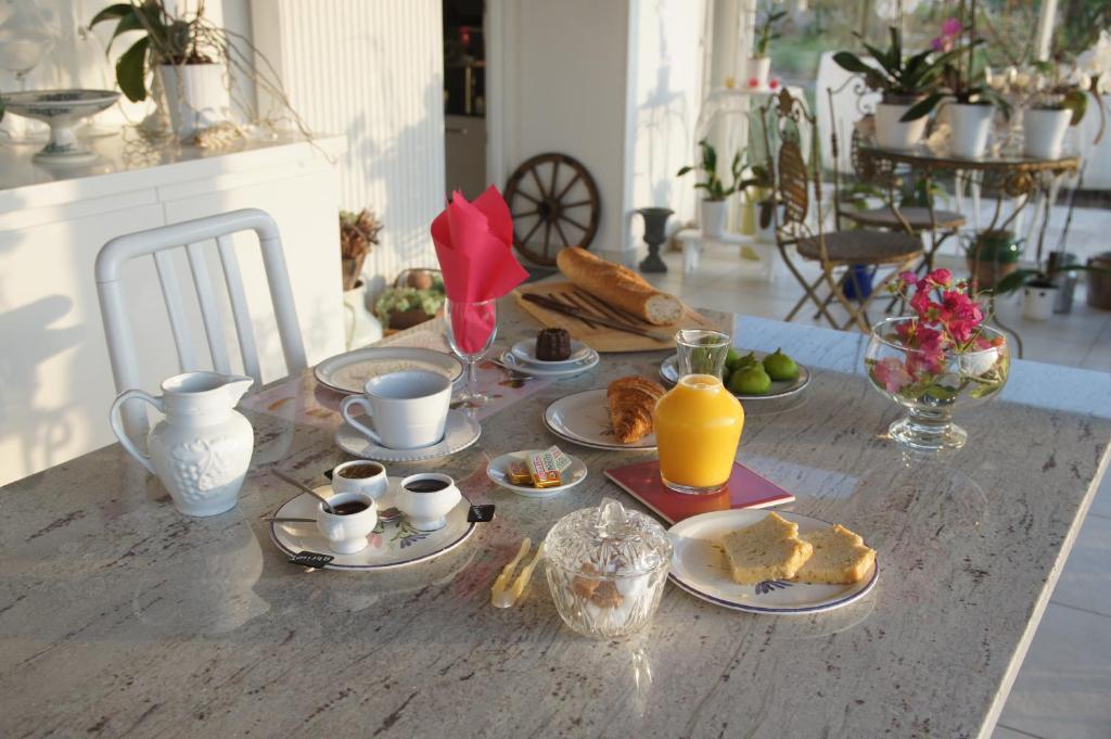 Les Raisins Du Bonheur Bed & Breakfast Puisseguin Exterior photo