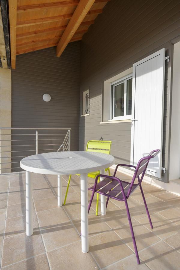 Les Raisins Du Bonheur Bed & Breakfast Puisseguin Exterior photo